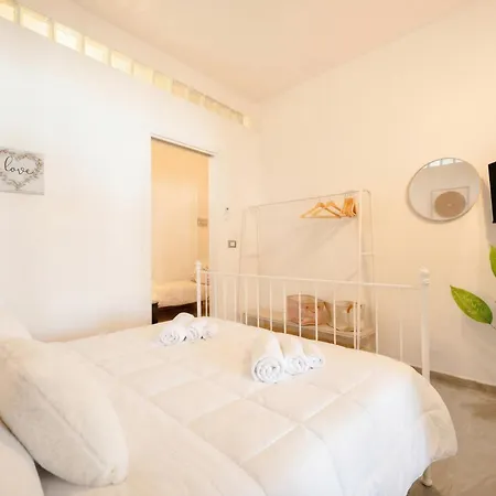 Carmenleo-central With Patio Aparthotel 3*