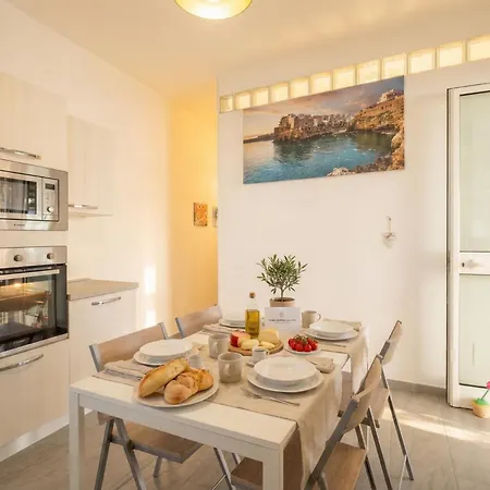 Carmenleo-central With Patio Aparthotel 3*