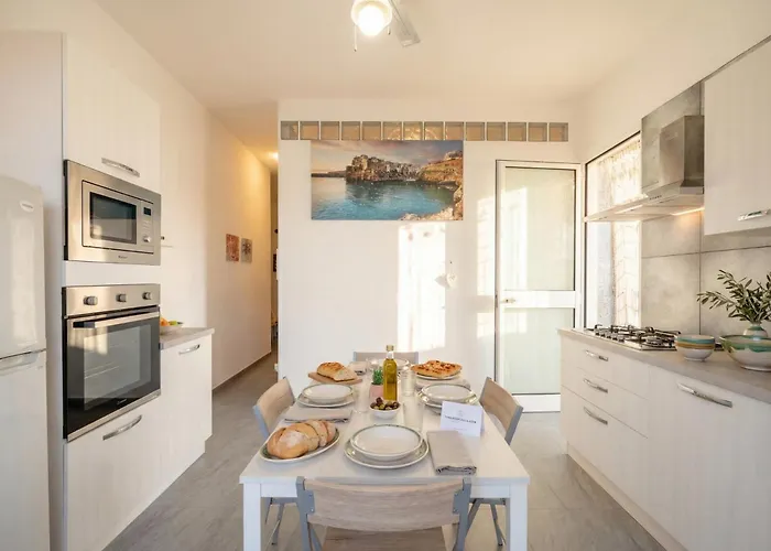 Carmenleo-central With Patio