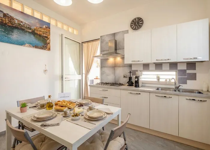 Carmenleo-central With Patio Apart-hotel Polignano a Mare