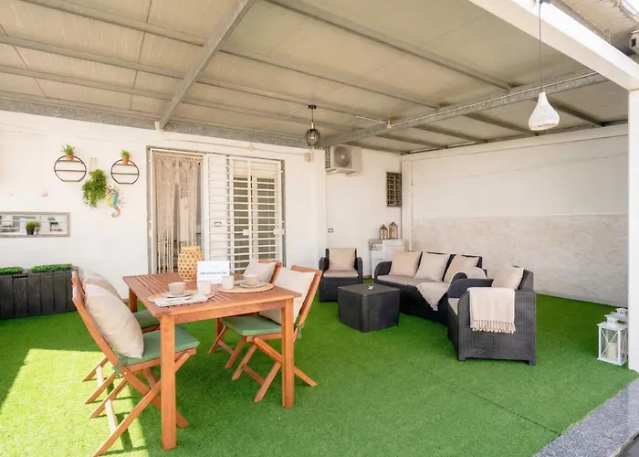 Carmenleo-central With Patio